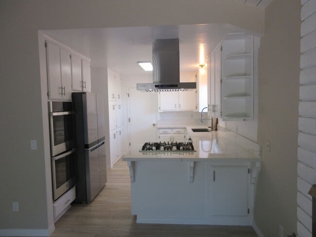 Building Photo - Three bedroom, two bath home located on a quiet cul-de-sac in desirable Bay View Heights