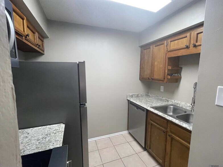 Building Photo - 402 Lee Dr