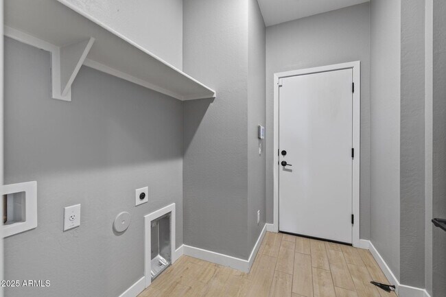 Building Photo - 17350 W Alexandria Way
