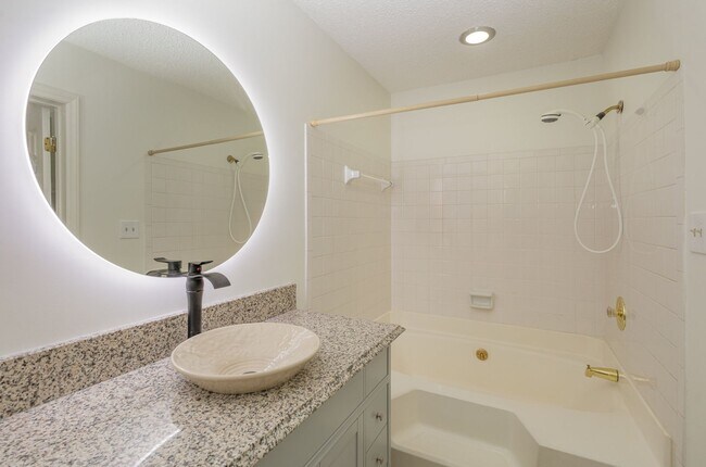 Building Photo - Delightful 2-bedroom, 2-bathroom condo