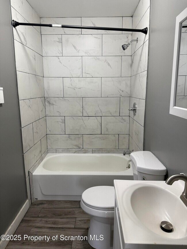 Building Photo - 2204 Golden Ave