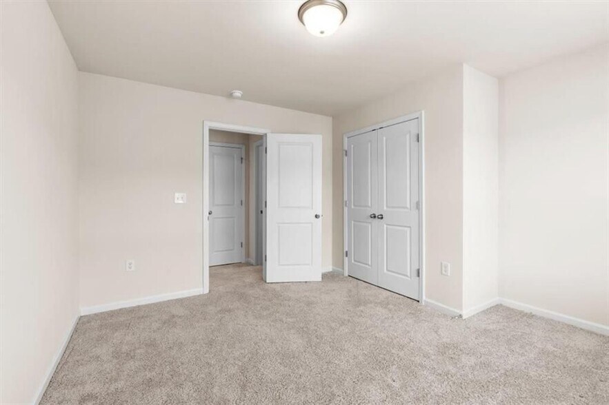 Building Photo - 1144 Westhampton Wy