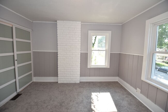 Building Photo - Near Notre Dame  2 Story 3 bedroom with 2 car garage