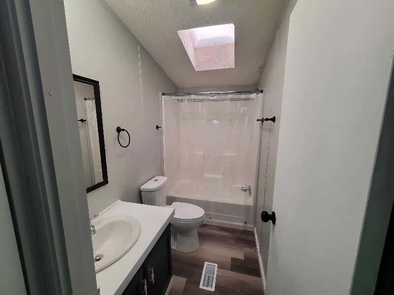 Building Photo - 72 Deerwood Park