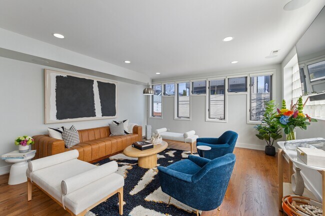 Building Photo - 1527 W Pearson St