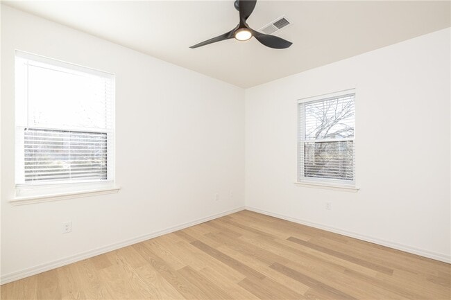 Building Photo - 1137 N Leverett Ave