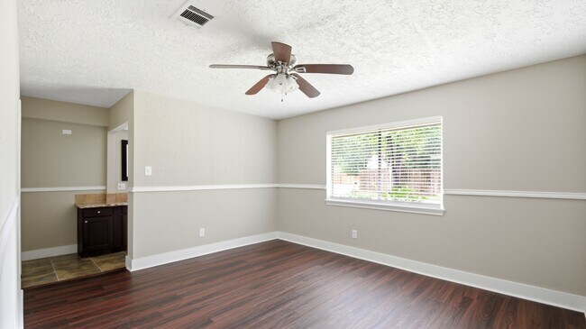Building Photo - 1511 Sungail Dr