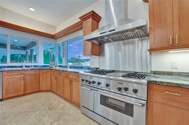 Building Photo - 1247 Seminole Dr