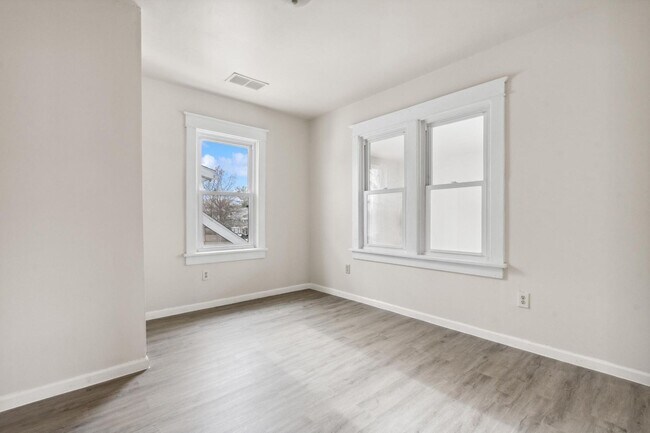 Building Photo - 2 Bedroom Townhouse Apartment- SECTION 8 F...