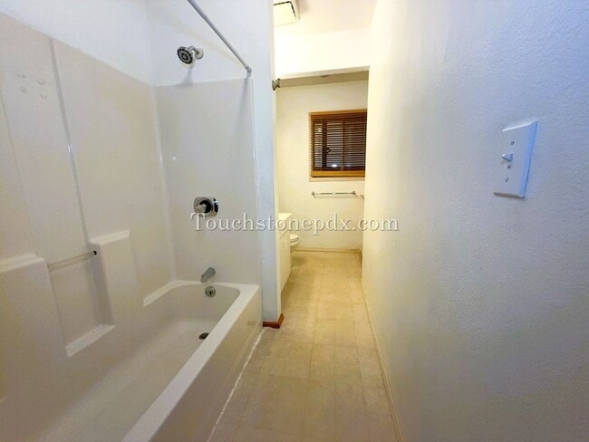 Building Photo - 2BD | 1BA Single Family Home in Woodlawn N...