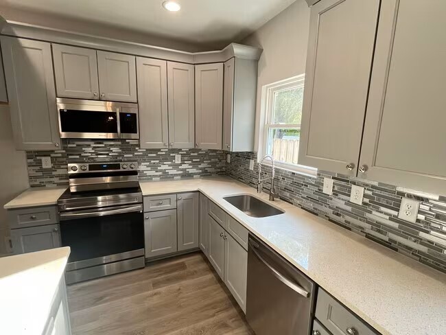 Building Photo - 1040 McLain Rd