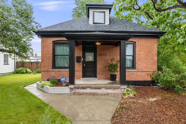 Building Photo - Charming 2BR House in Denver