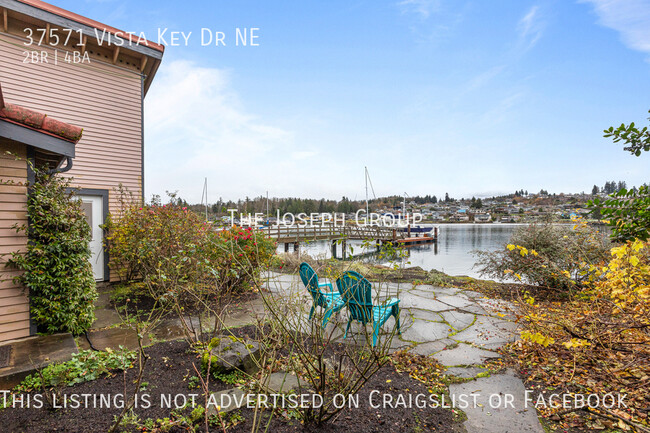 Building Photo - Sun-filled 2 bed on Hansville waterfront