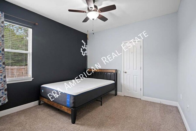 Building Photo - 321 Scotch Pine Ln