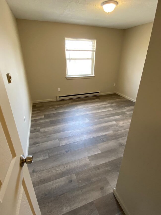 Building Photo - Available Now- 2 Bedroom updated apartment...