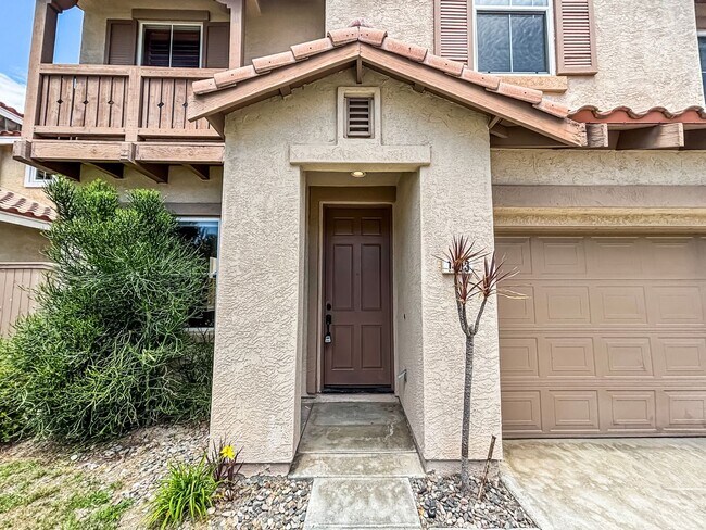 Building Photo - Beautiful 4BD/2.5BA House in Eastlake W/ O...