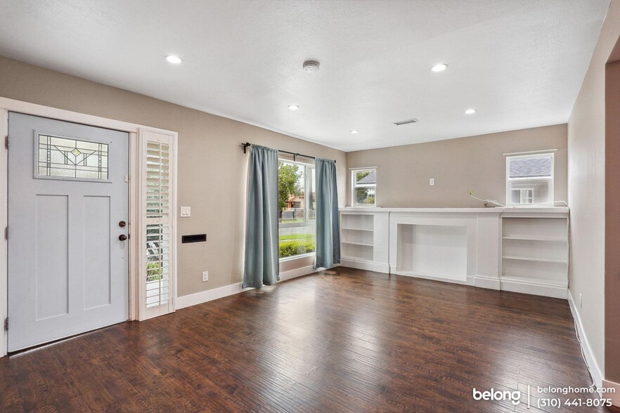 Building Photo - 1133 W 78th St