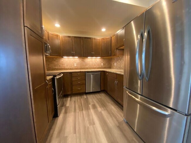 Building Photo - $2,575 | 1 Bedroom, 2 Bathroom Condo | Pet Friendly* | Available for Immediate move-in!