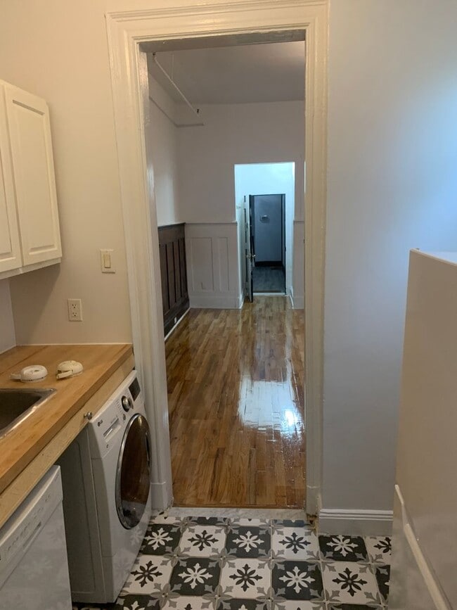 Building Photo - 735 St Nicholas Ave