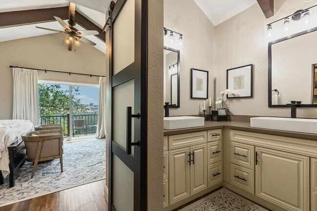 Building Photo - Luxury 5 Bedroom Home with Panoramic Views...