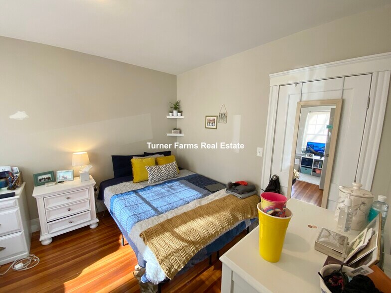 Building Photo - 21 Moraine St