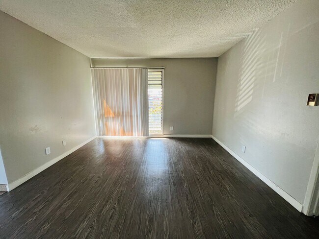 Building Photo - 800 Linden Ave