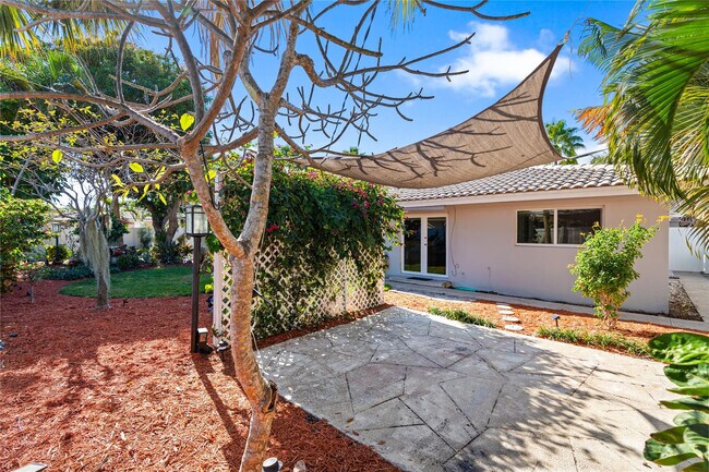 Building Photo - 2616 Middle River Dr