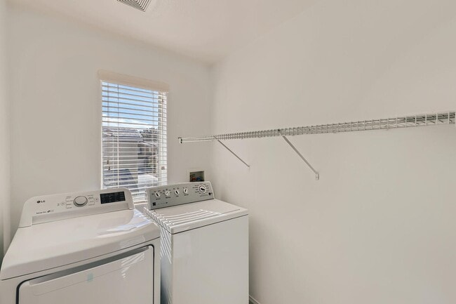 Building Photo - 2 Story with Vaulted Ceiling and All Kitchen Appliances