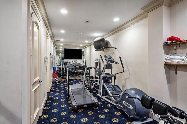 Building Photo - 981 Hillsboro Mile