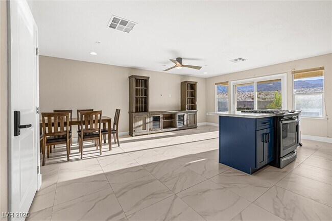 Building Photo - 4631 Amazing View St