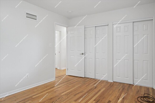 Building Photo - Rare Rental! Beautiful 1900 sq ft 3-bedroo...