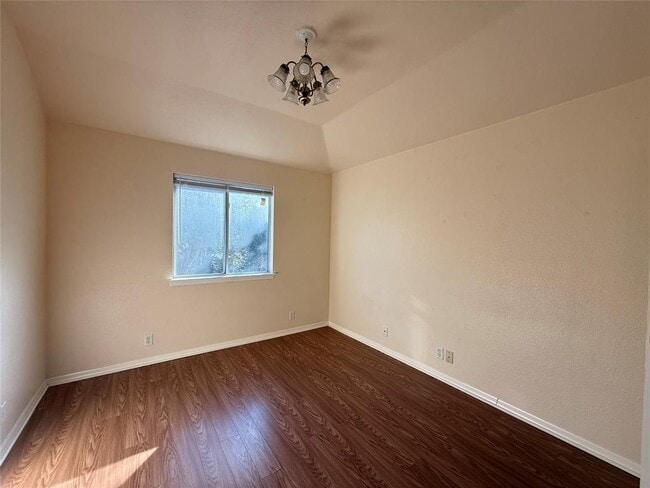 Building Photo - 1713 Primrose Ln