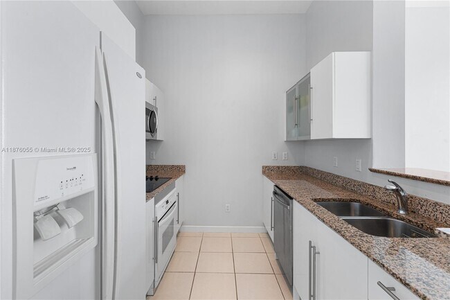 Building Photo - 325 S Biscayne Blvd