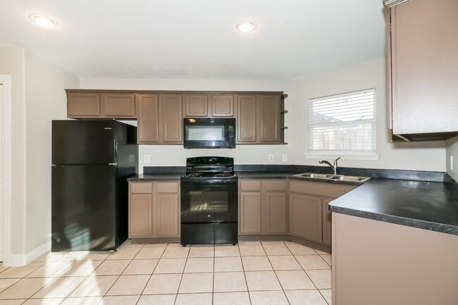 Building Photo - 214 N Native Ln