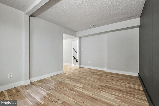 Building Photo - 2105 Glencourse Ln