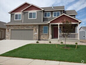 Building Photo - Spacious and Beautiful 3 Bed, 2.5 Bath Hom...