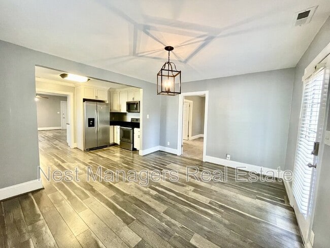 Building Photo - 228 Pinecrest Dr