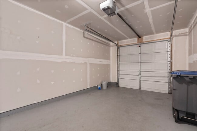 Building Photo - 42298 Lancaster Woods Sq