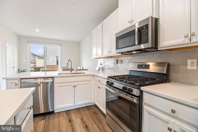 Building Photo - 646 Lakemont Dr