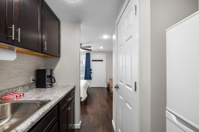 Building Photo - 6004 5th St