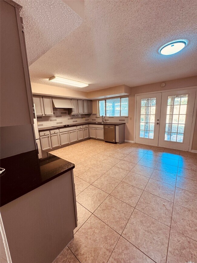 Building Photo - 14810 Rancho Vista Dr