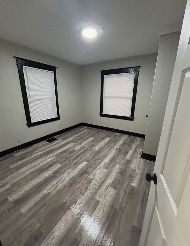 Building Photo - Gorgeous Updated 3 bedroom house!