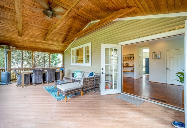 Building Photo - Stunningly Updated Home in Evergreen Meado...