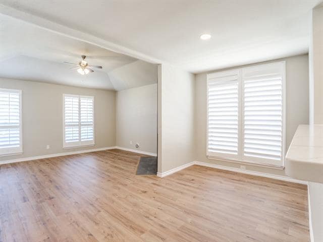 Building Photo - 3002 Hilltop Dr