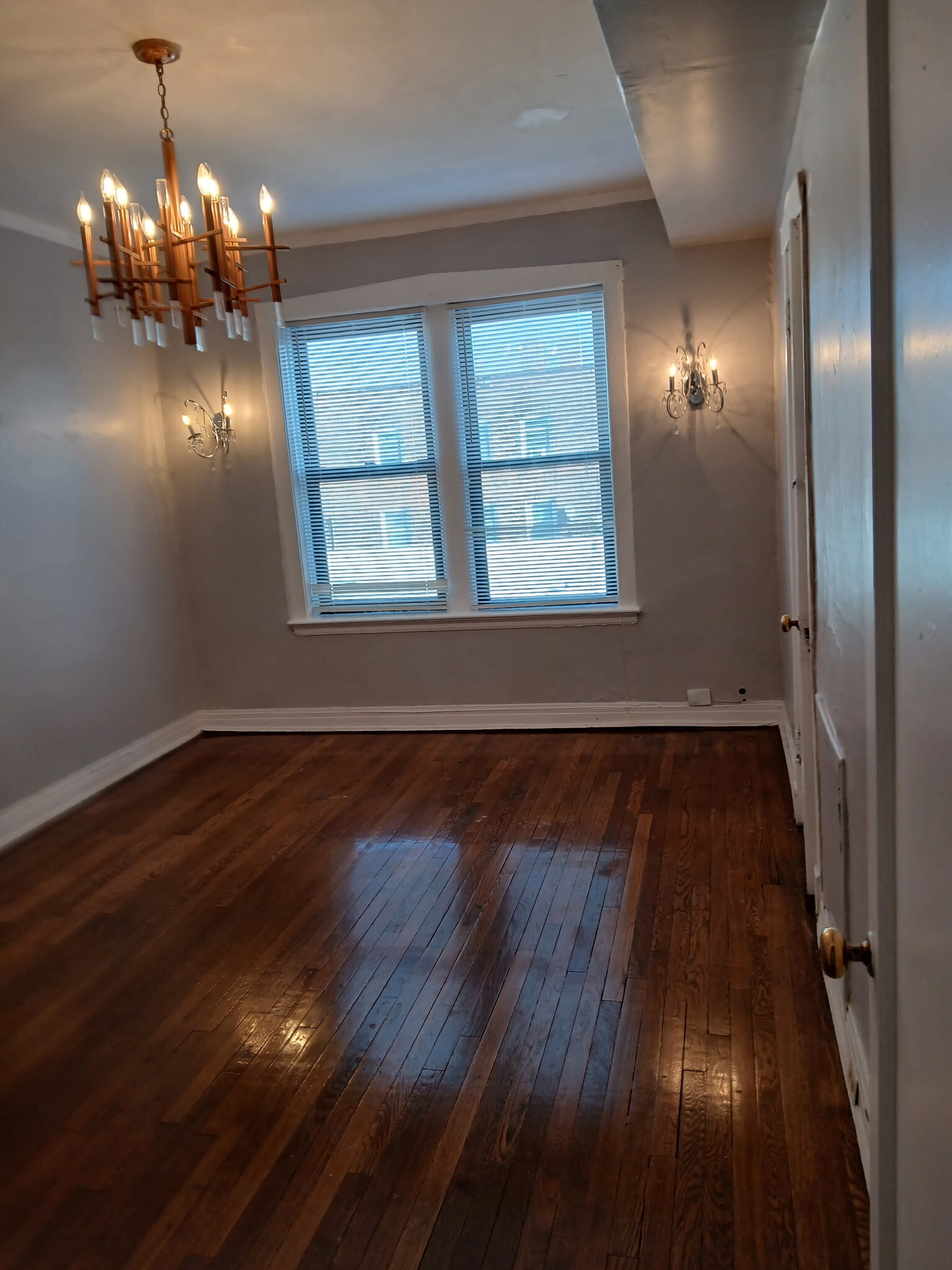 Building Photo - 6843 S Merrill Ave