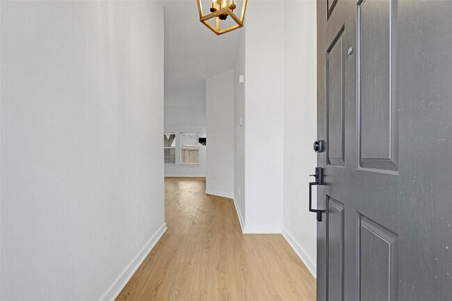 Building Photo - 2414 Cres Hollow Ct