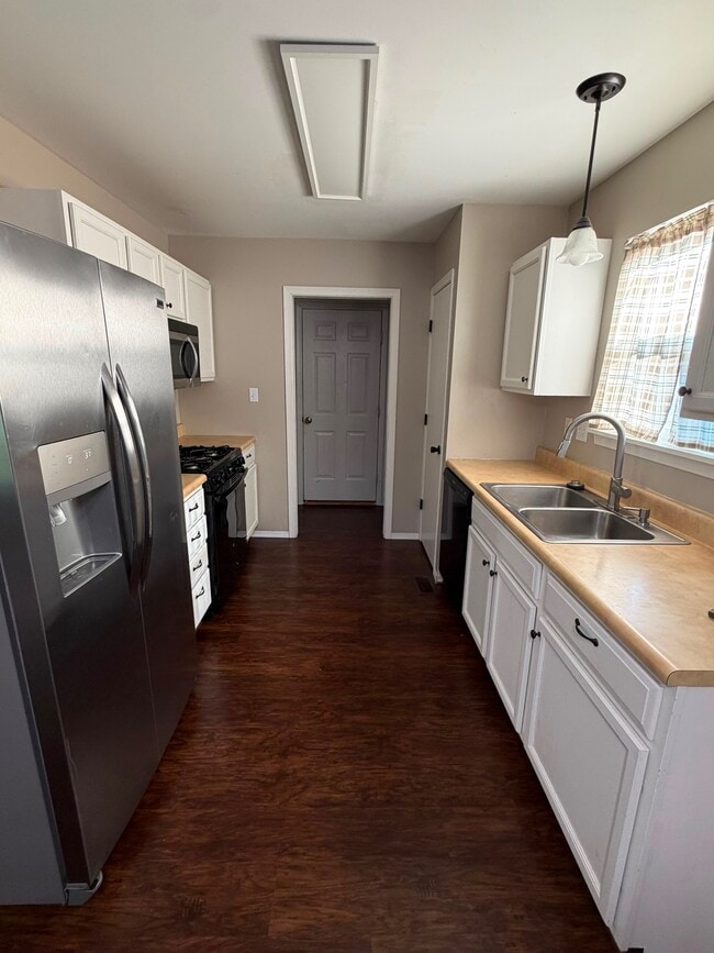 Building Photo - 2048 Peine Forest Dr