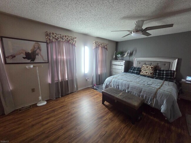 Building Photo - 67 Deer Run Dr S