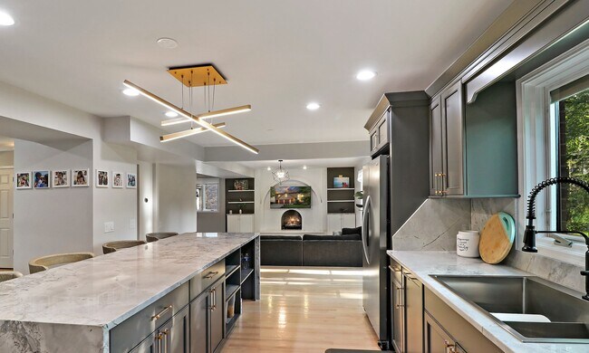 Building Photo - 196 Rosedale Ct