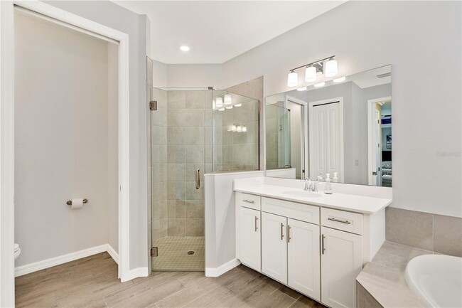 Building Photo - 12584 Wellen Golf St